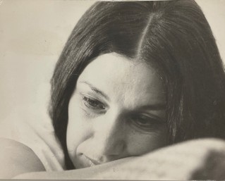 נעמי שמר, בין דשא לאבן